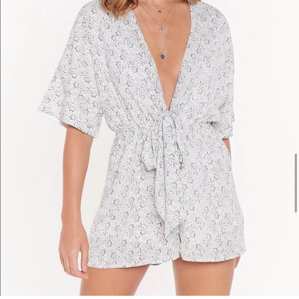 Nasty Gal Plant the Seed Floral Tie Romper GREEN